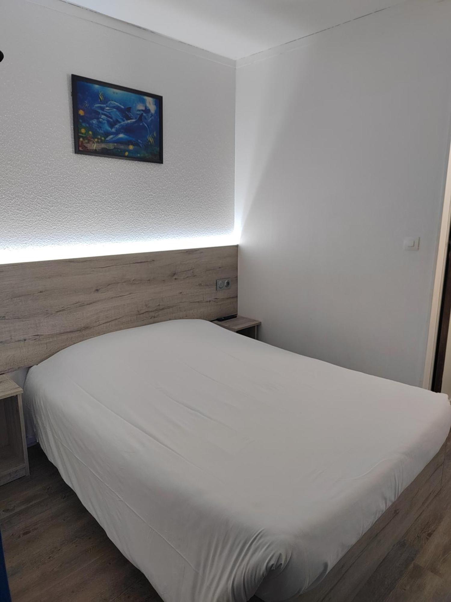 Alpha Hotel Bouafle ภายนอก รูปภาพ