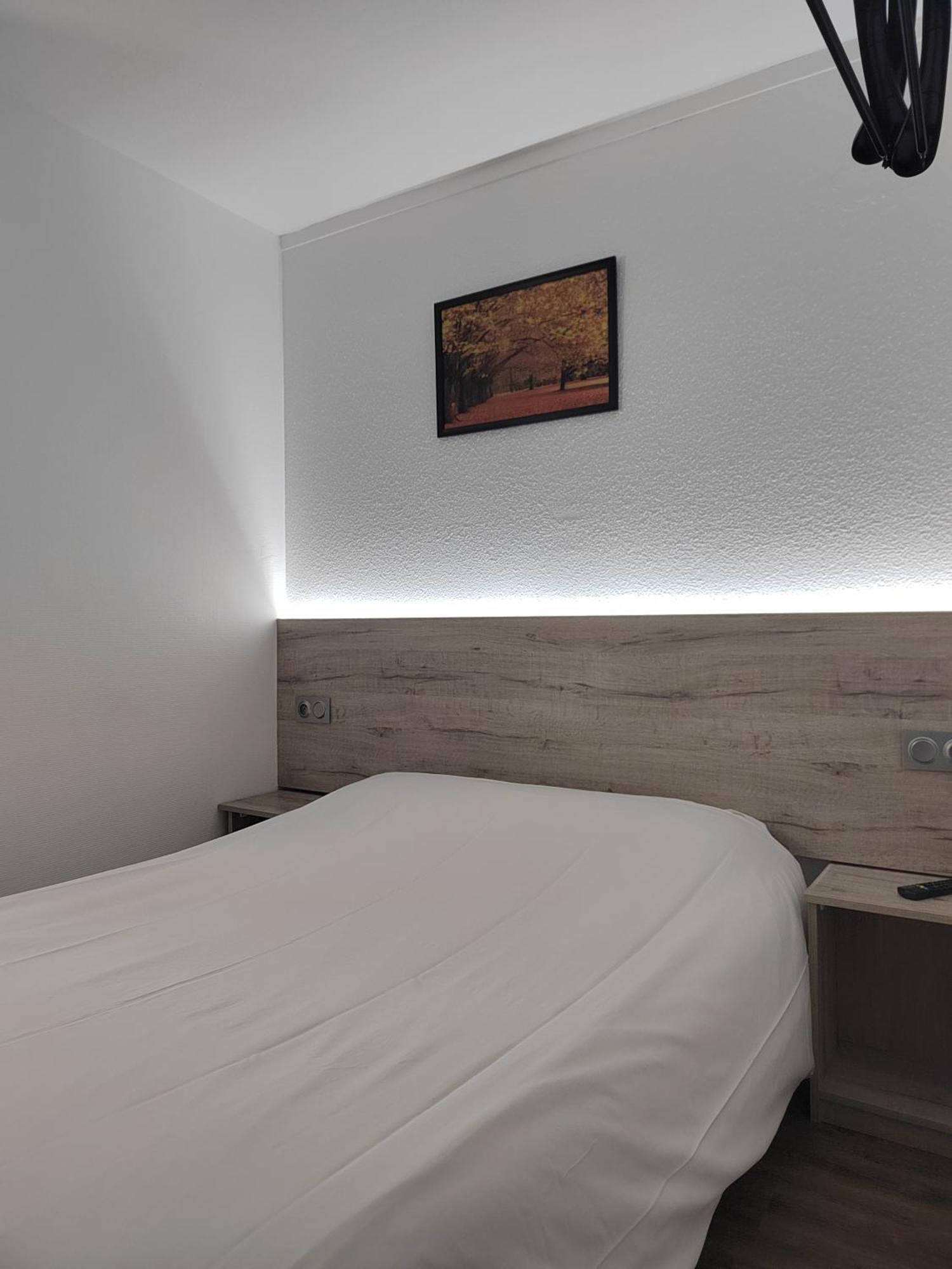 Alpha Hotel Bouafle ภายนอก รูปภาพ
