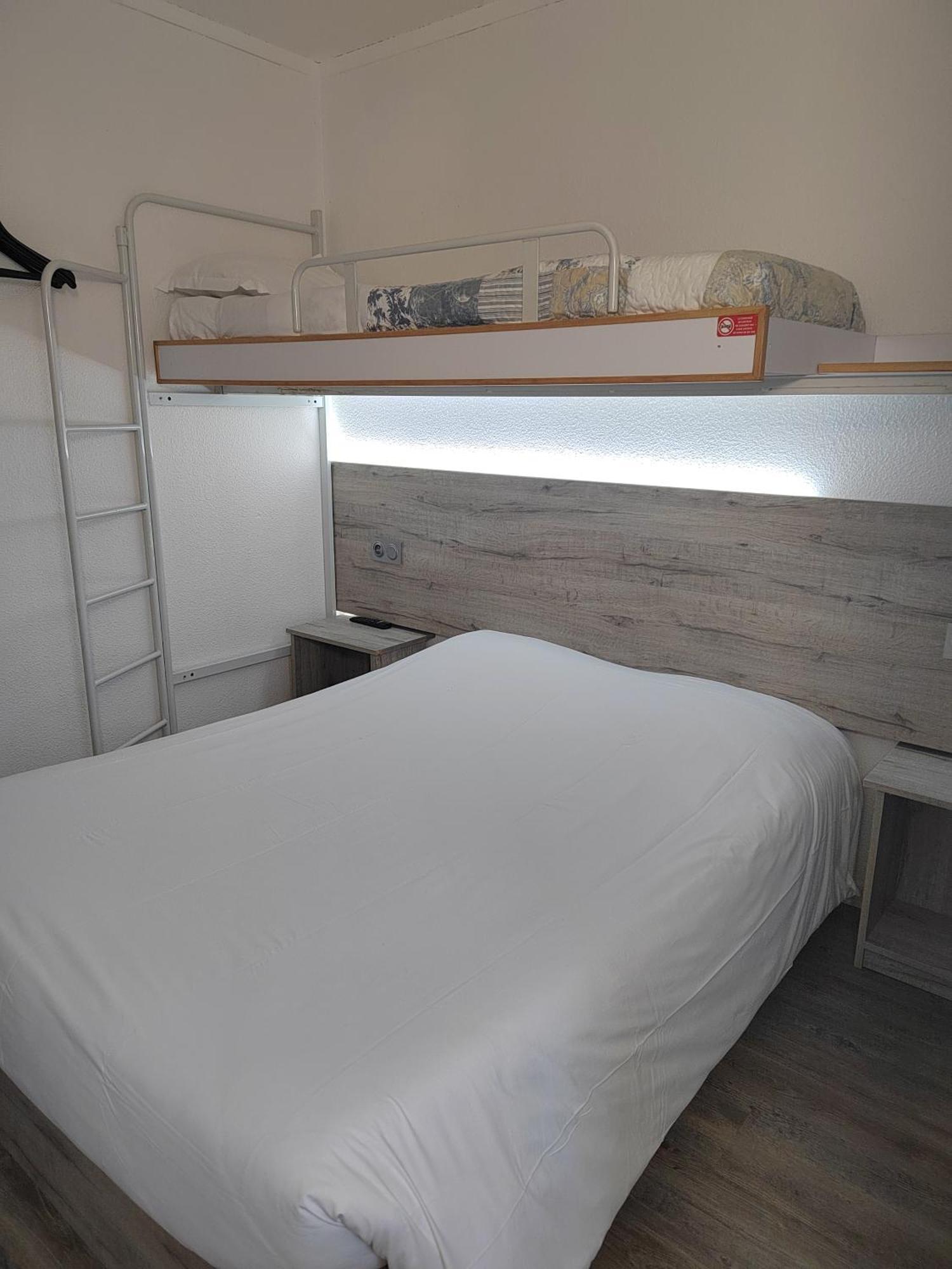 Alpha Hotel Bouafle ภายนอก รูปภาพ